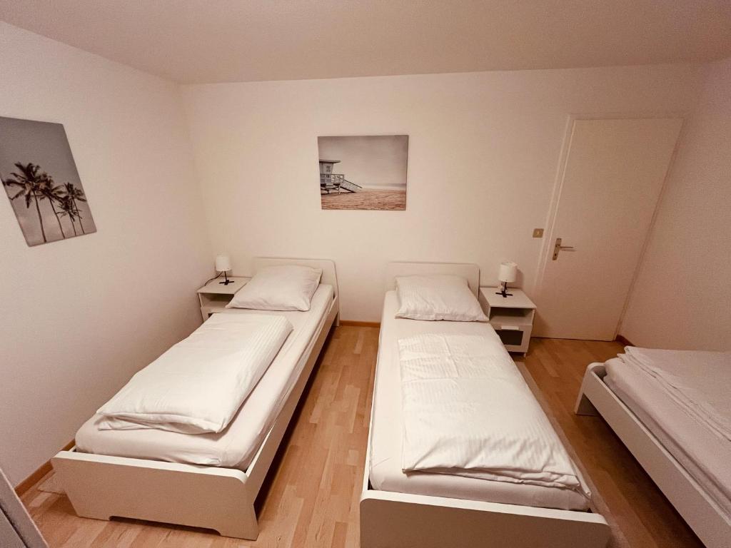 Postel nebo postele na pokoji v ubytování 3-Room Apartment for Business Travelers or Familie, Free WiFi & TV with 100 Countries, DAZN, Sky, Netflix & Disney