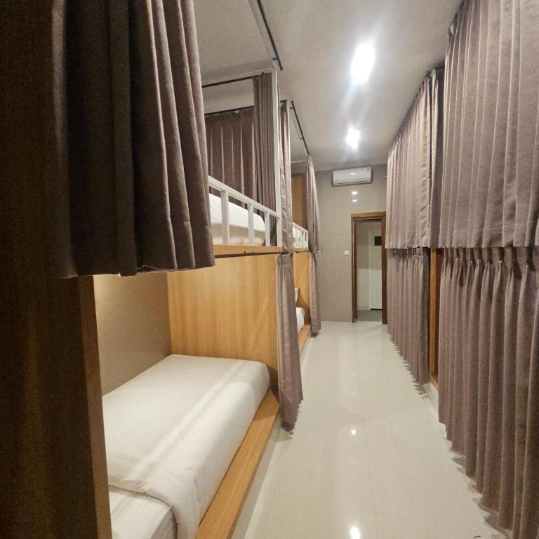 Postel nebo postele na pokoji v ubytování Ungasan Center Hostel