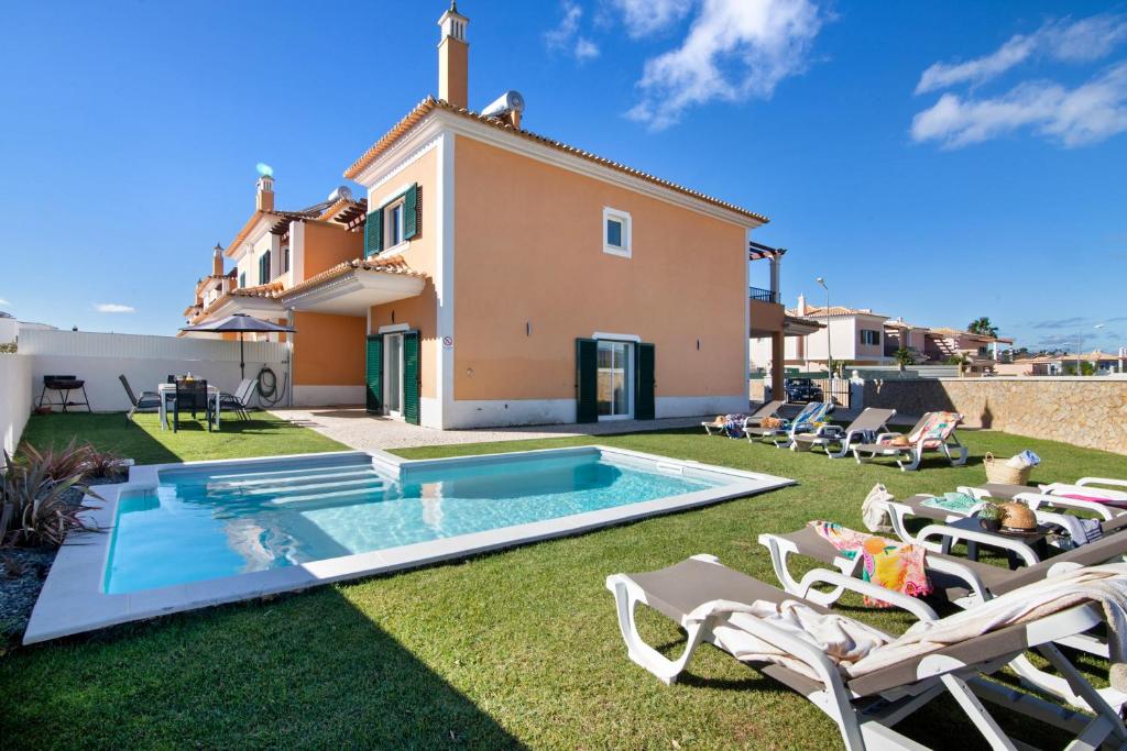 Bazén v ubytování Villa Casa Barros nebo v jeho okolí