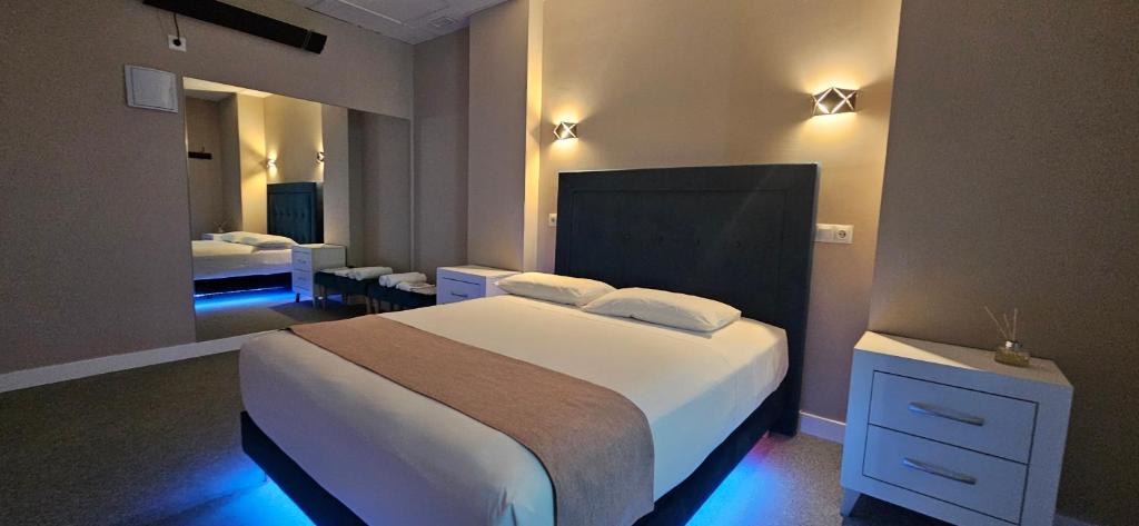 Rooms Luxury Madrid - Double Room With Private Bathroom