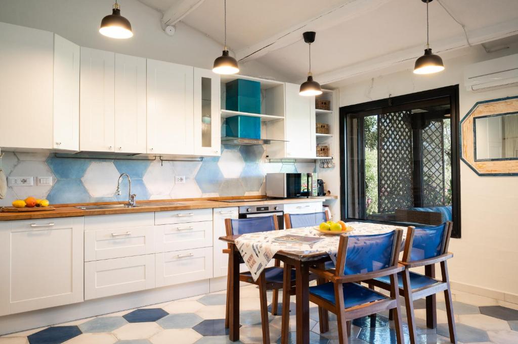 Η κουζίνα ή μικρή κουζίνα στο Caletta Nest 88