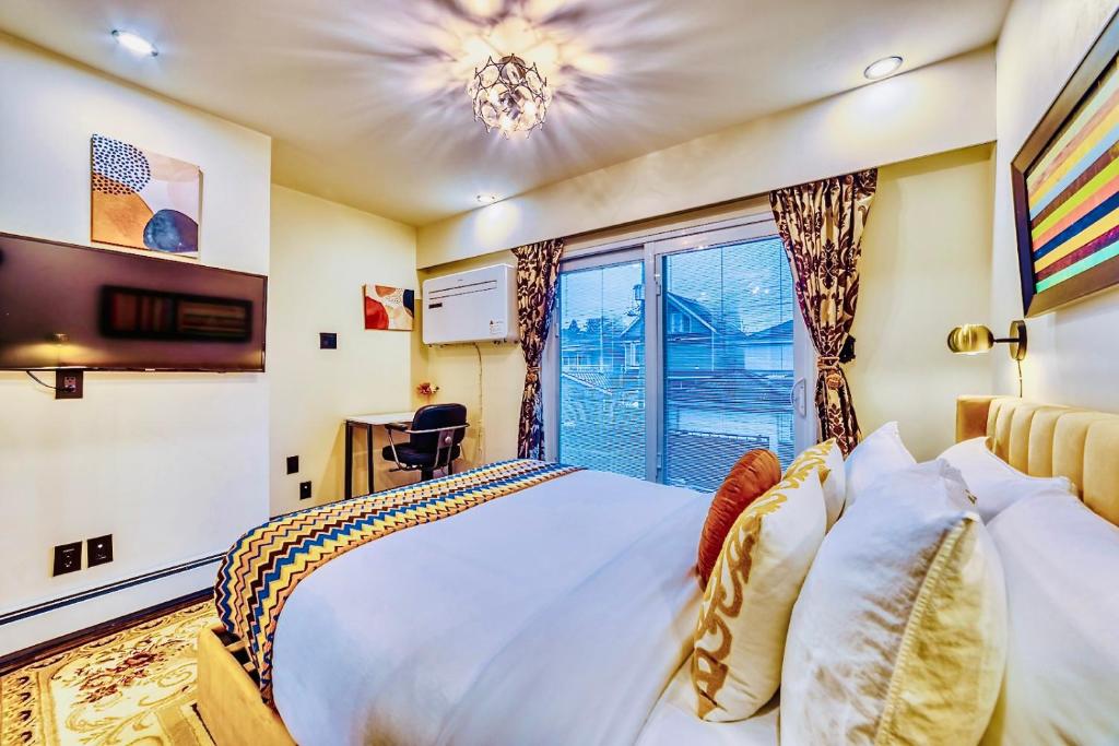 Neocolonial Nouveau Kensington Vacation Home photo