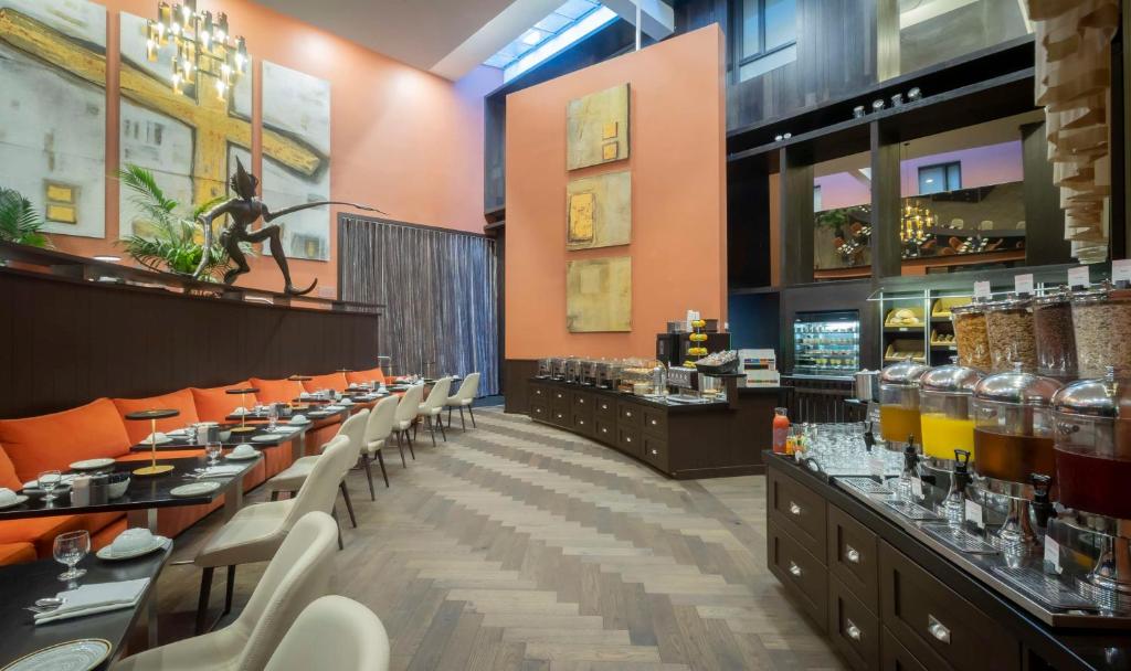 The Morrison Dublin, Curio Collection by Hilton - Resim 12