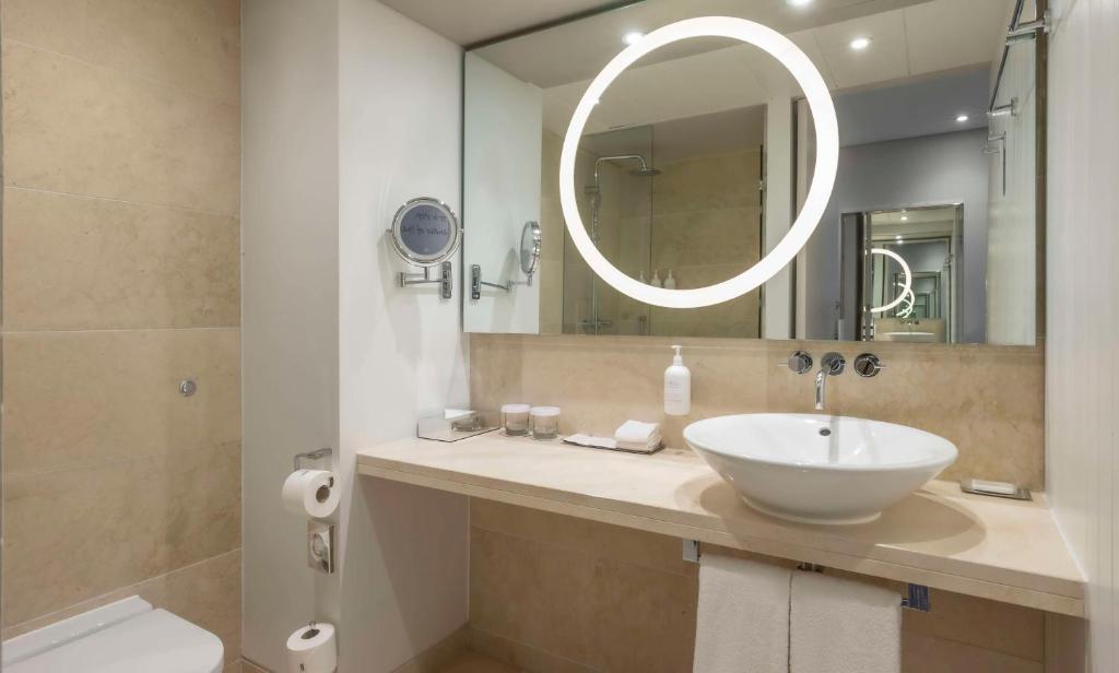 Kupatilo u objektu The Morrison Dublin, Curio Collection by Hilton