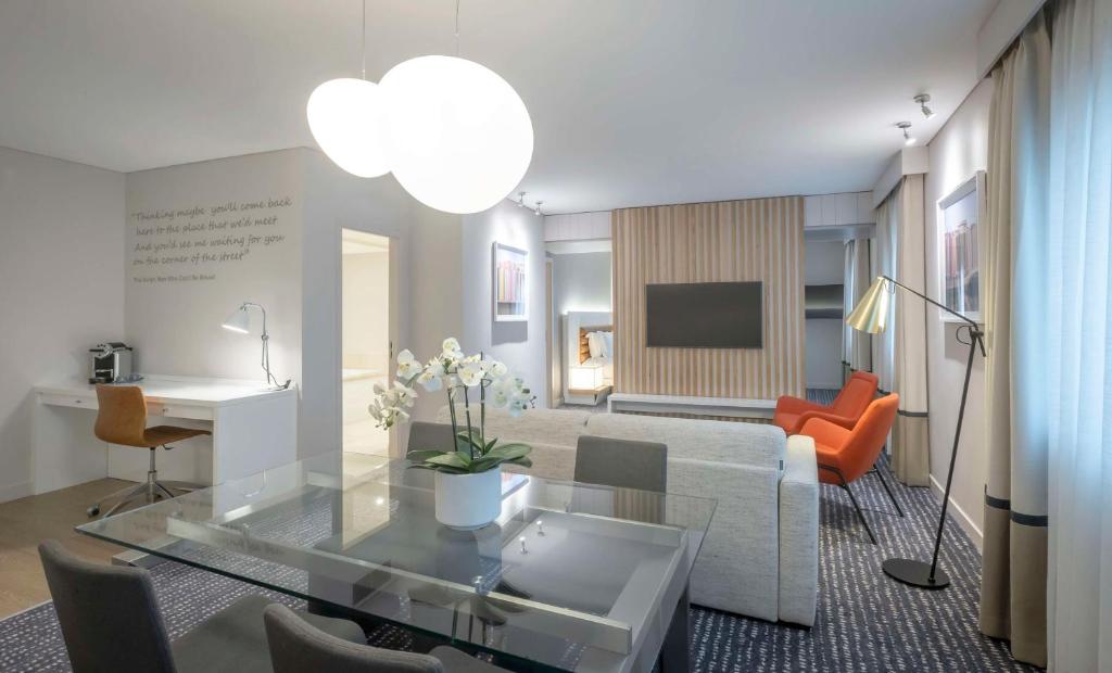 TV i/ili multimedijalni sistem u objektu The Morrison Dublin, Curio Collection by Hilton