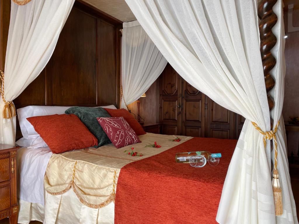 Cama o camas de una habitación en La Posada del Hidalgo de Alarcón