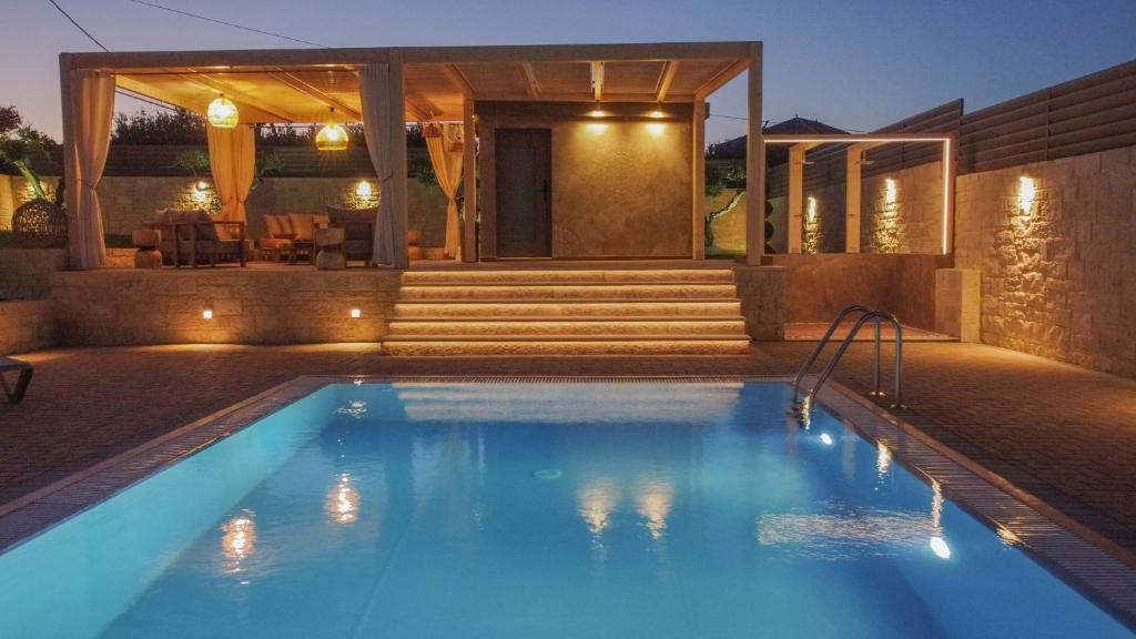 Πισίνα στο ή κοντά στο Avelia Luxury Villa with private pool