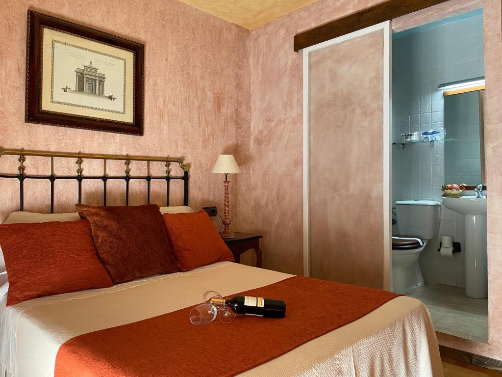 Cama o camas de una habitación en La Posada del Hidalgo de Alarcón