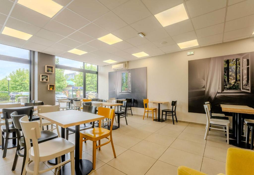 Restaurace v ubytování B&B HOTEL Cambrai