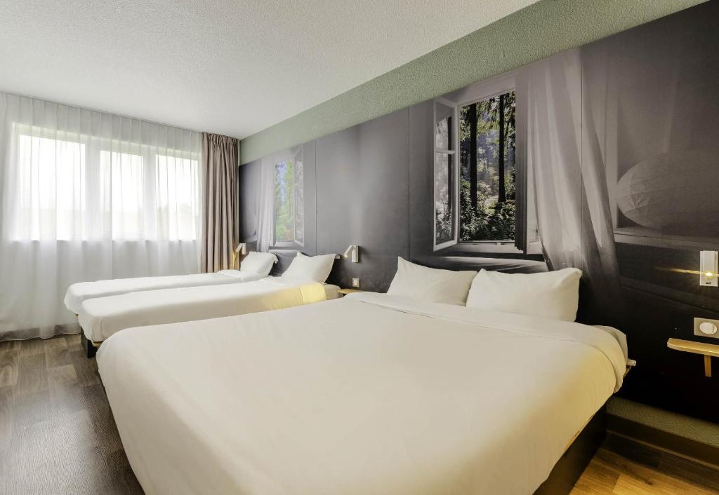 Postel nebo postele na pokoji v ubytování B&B HOTEL Cambrai