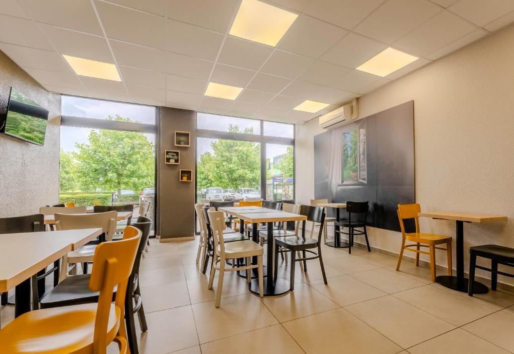 Restaurace v ubytování B&B HOTEL Cambrai