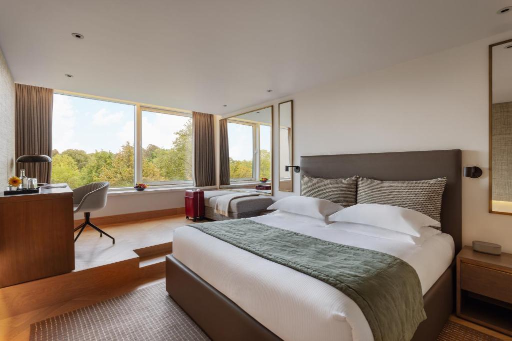 Royal Garden Hotel - 