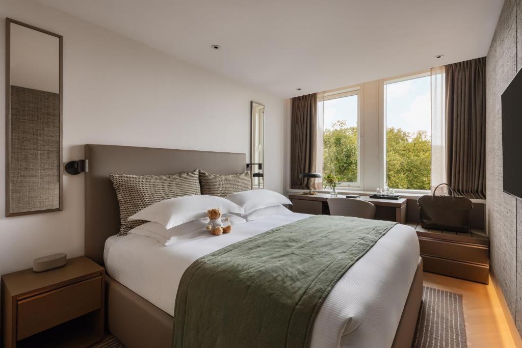 Royal Garden Hotel - 