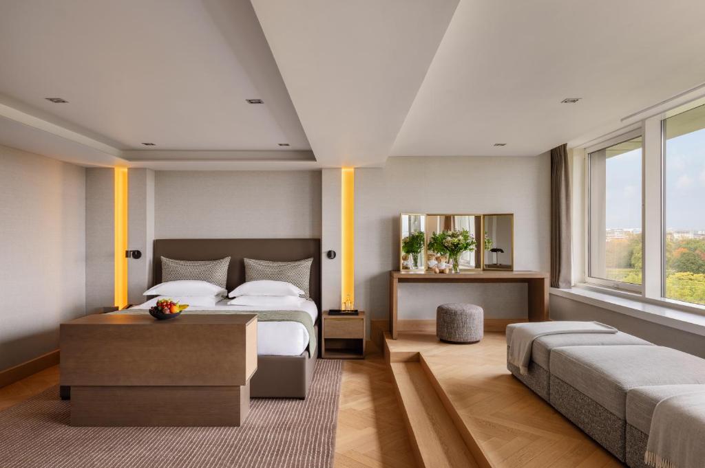 Royal Garden Hotel - 
