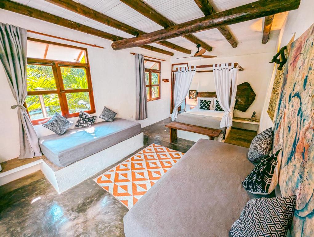 a living room with a couch and a table at Casa Coraje in Palomino