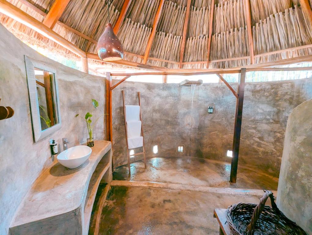 a bathroom with a sink and a bath tub at Casa Coraje in Palomino
