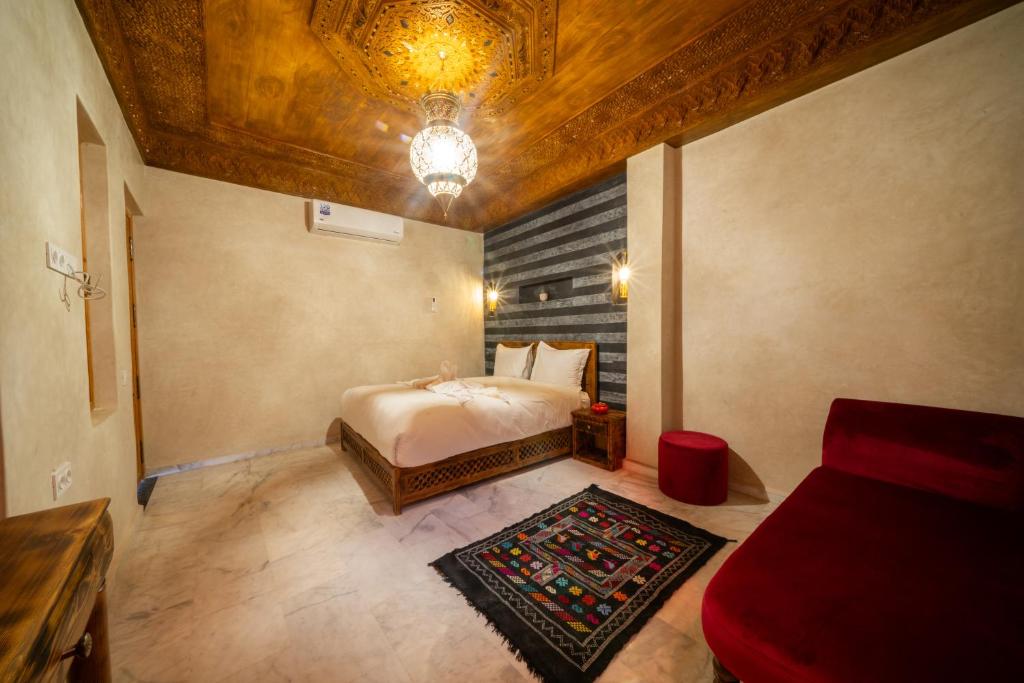 Postel nebo postele na pokoji v ubytování Riad Nadalinn