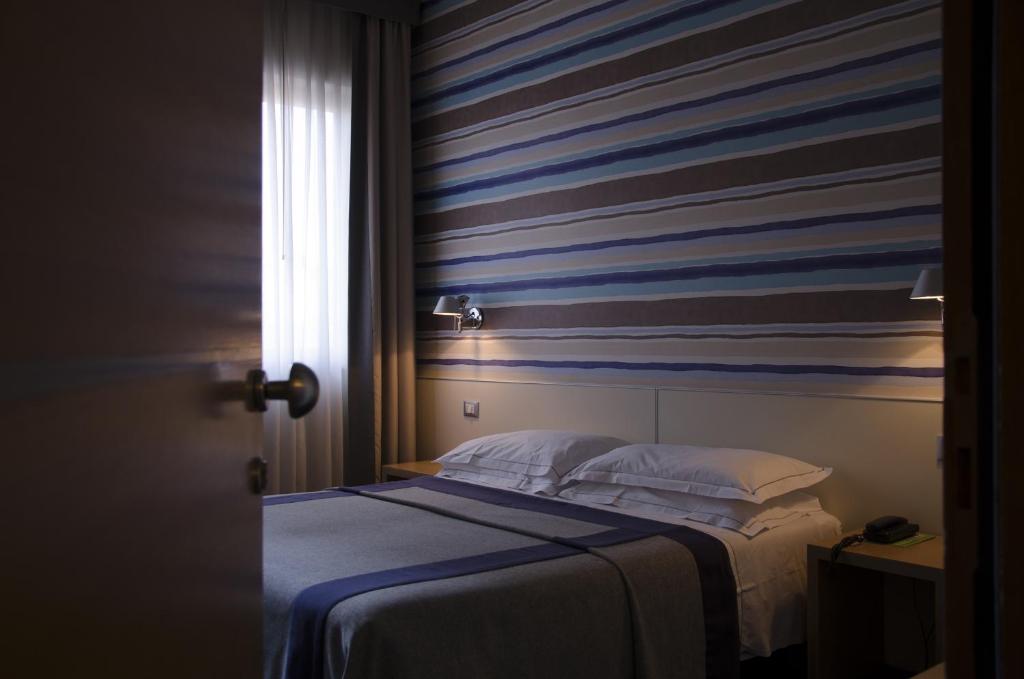 Postel nebo postele na pokoji v ubytování Key Hotel