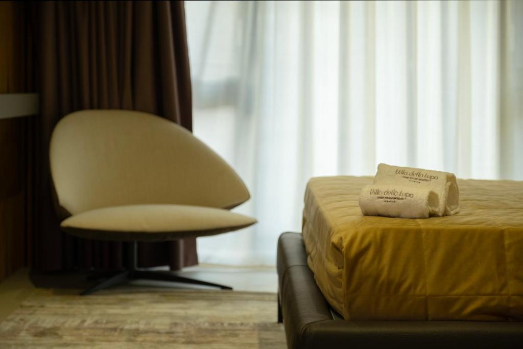 Postel nebo postele na pokoji v ubytování Villa Della Lupa Luxury Rooms