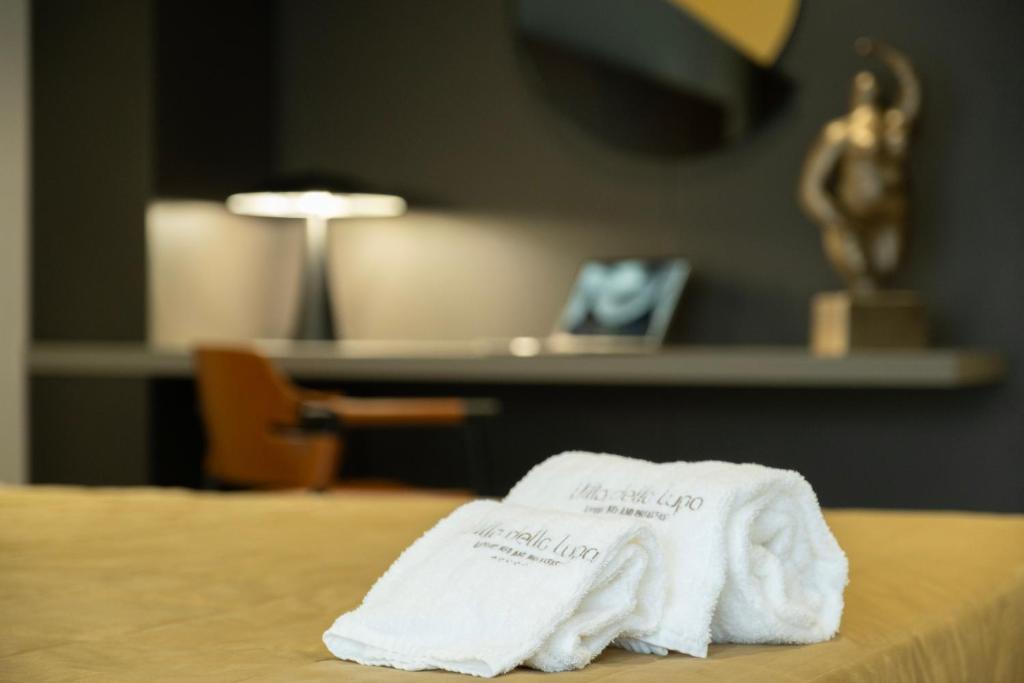 Postel nebo postele na pokoji v ubytování Villa Della Lupa Luxury Rooms