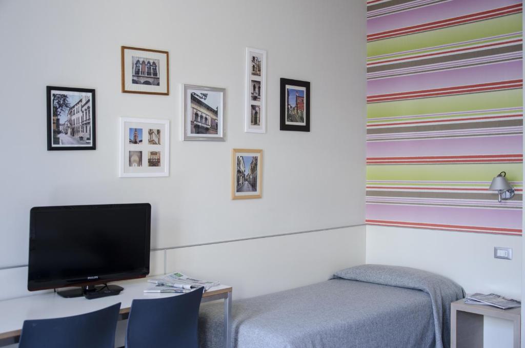 TV a/nebo společenská místnost v ubytování Key Hotel