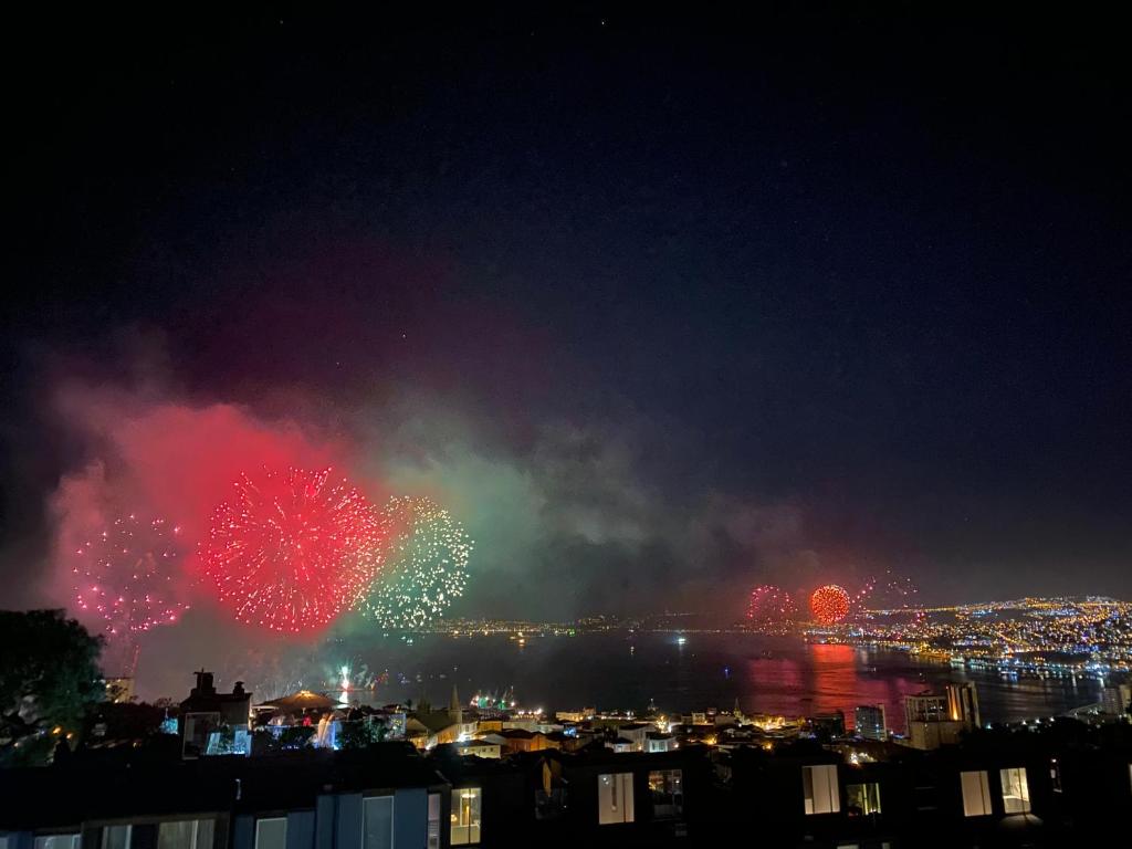 Ảnh trong thư viện ảnh của Hermoso dúplex en Cerro Alegre con vista al mar y cerros ở Valparaíso