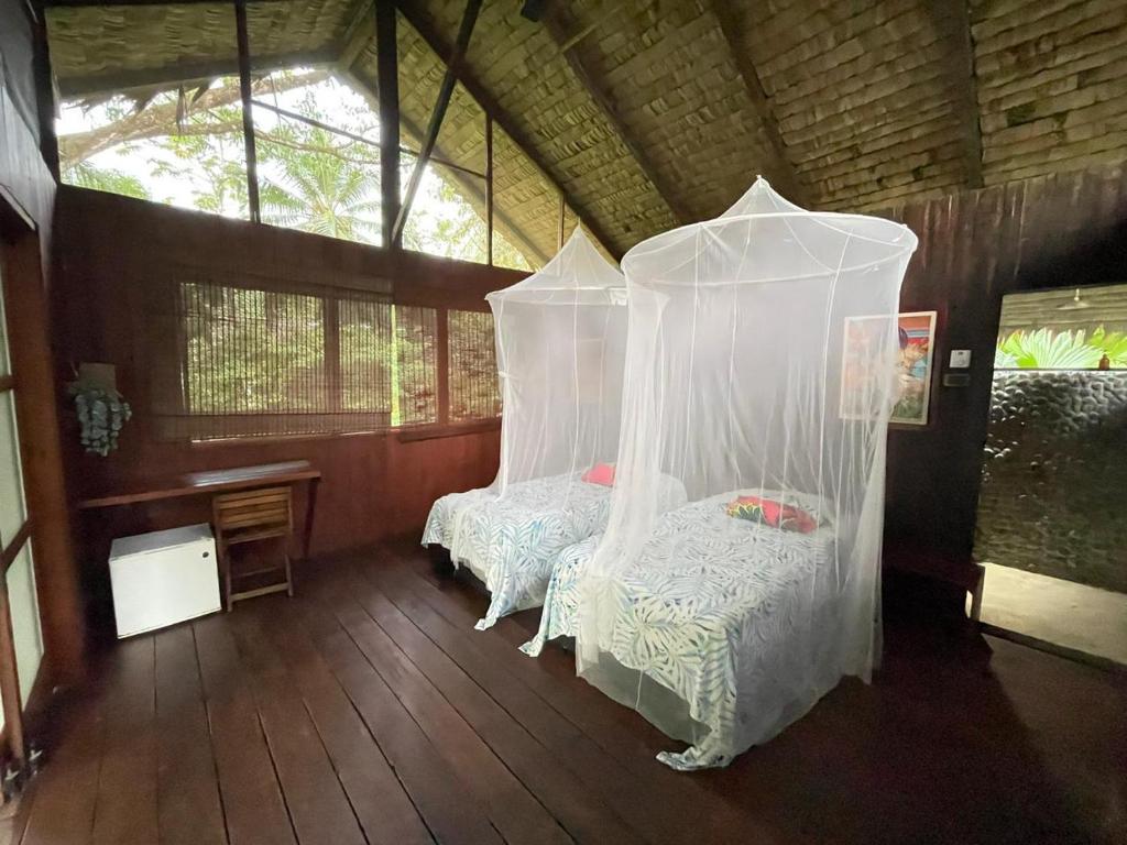 Postel nebo postele na pokoji v ubytování Jardín Botánico del Pacífico y Mecana Ecohotel