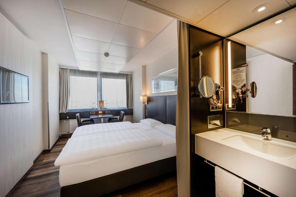 Park Inn by Radisson Berlin Alexanderplatz - Resim 10