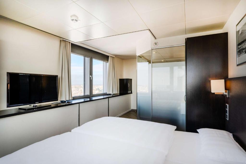 Park Inn by Radisson Berlin Alexanderplatz - Resim 13