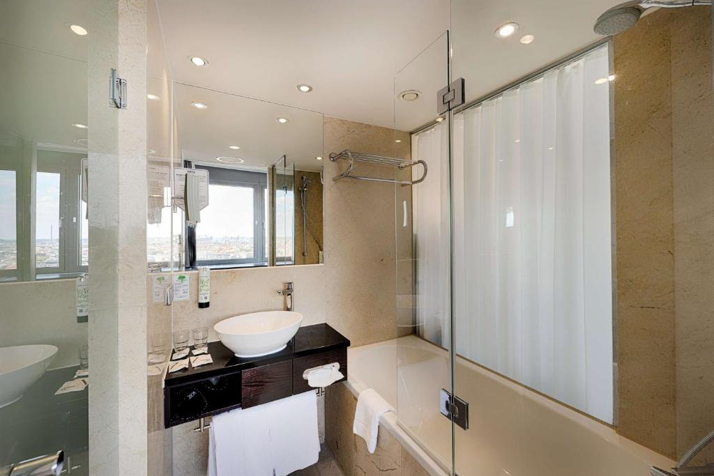 Park Inn by Radisson Berlin Alexanderplatz - Resim 21