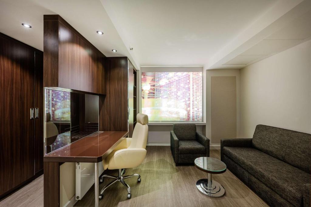 Park Inn by Radisson Berlin Alexanderplatz - Resim 24