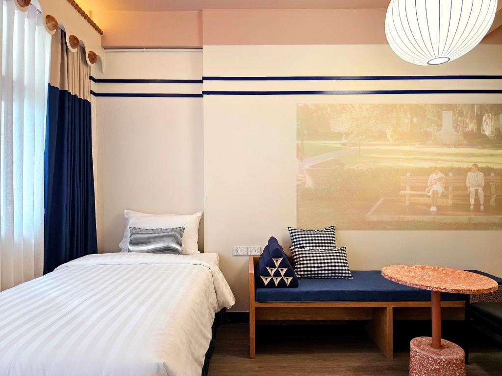 Giường trong phòng chung tại Blu Dock Restel Bangkok