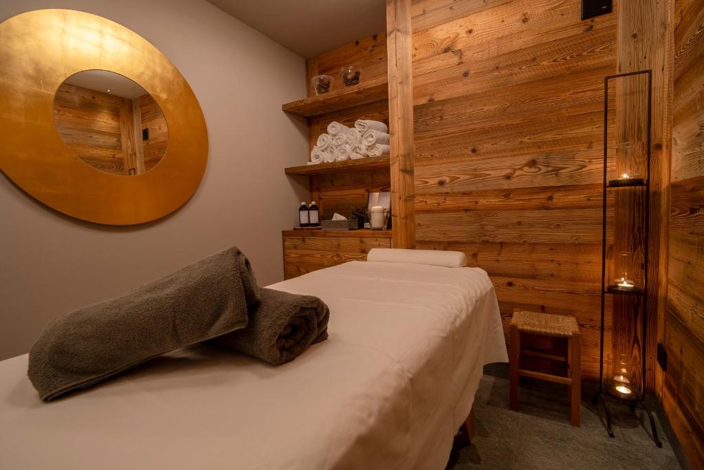 Posteľ alebo postele v izbe v ubytovaní Hotel Alù Mountain Design