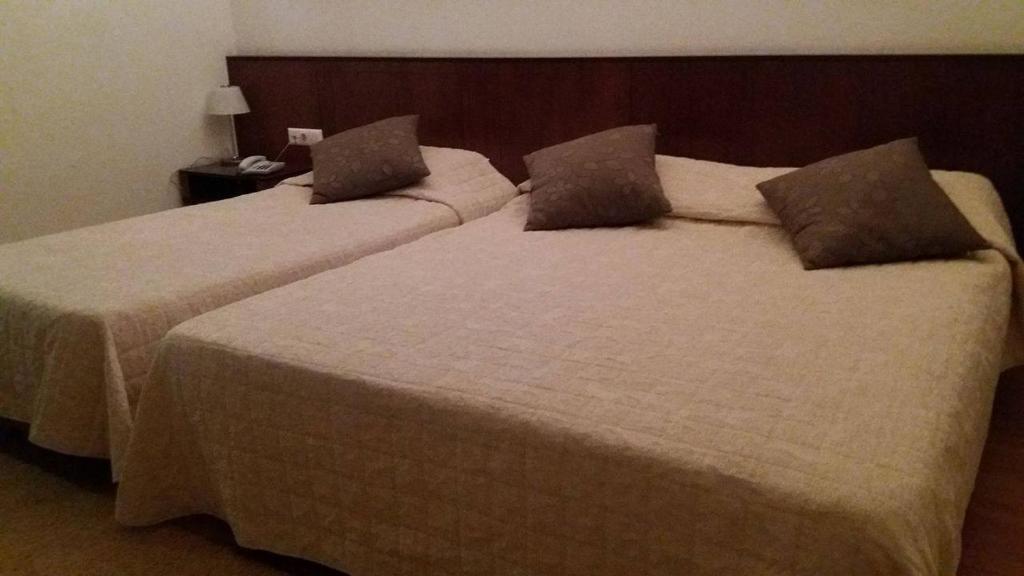 Postel nebo postele na pokoji v ubytování Acropol Hotel
