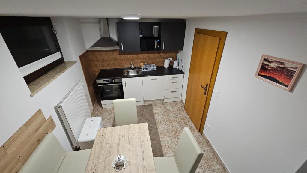 Kuchyň nebo kuchyňský kout v ubytování Apartma AJJA