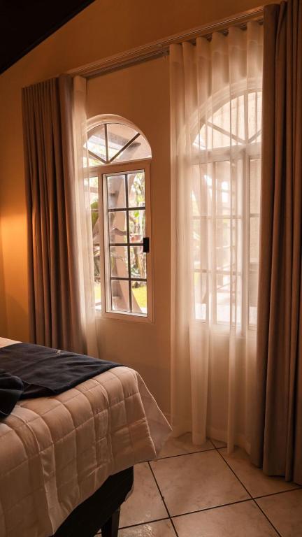 Postel nebo postele na pokoji v ubytování Hotel Boutique Nueva Valladolid