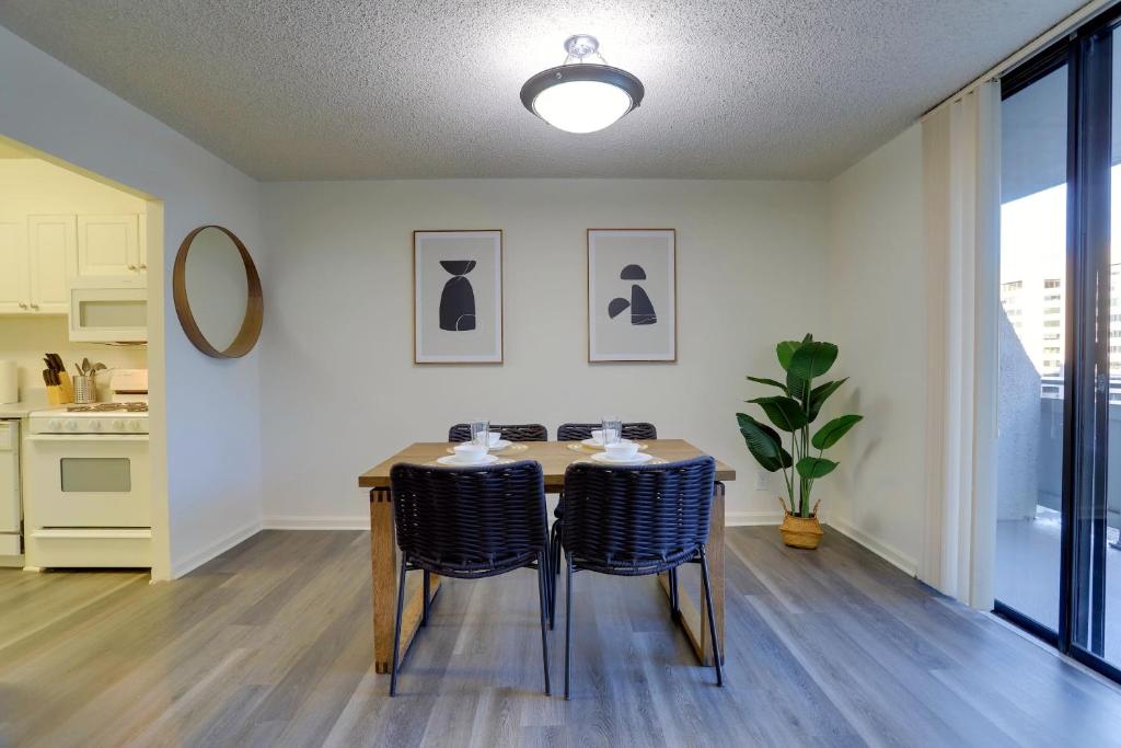 Kuchyň nebo kuchyňský kout v ubytování Convenient Apartment near Metro in Crystal City