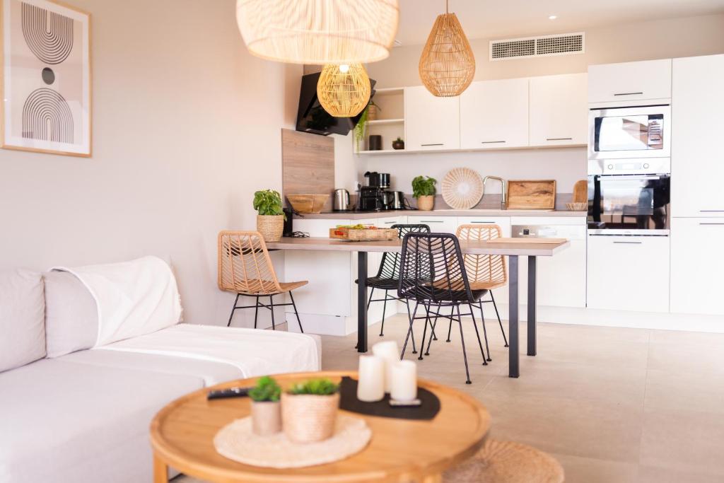 La Villa Sambro - Deluxe Two-Bedroom Apartment With Garden View