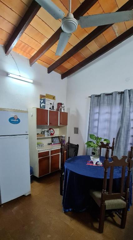 Kuchyň nebo kuchyňský kout v ubytování Casa familiar estilo colonial a metros del lago
