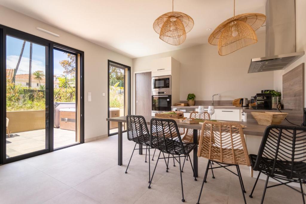 La Villa Sambro - Deluxe Two-Bedroom Apartment With Garden View