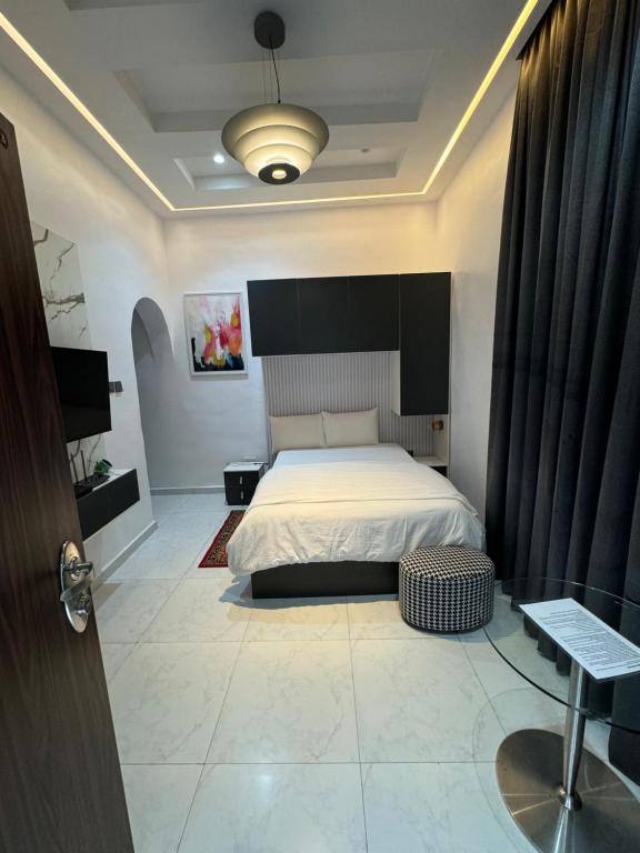 Postel nebo postele na pokoji v ubytování Five Palms Studio Apartment