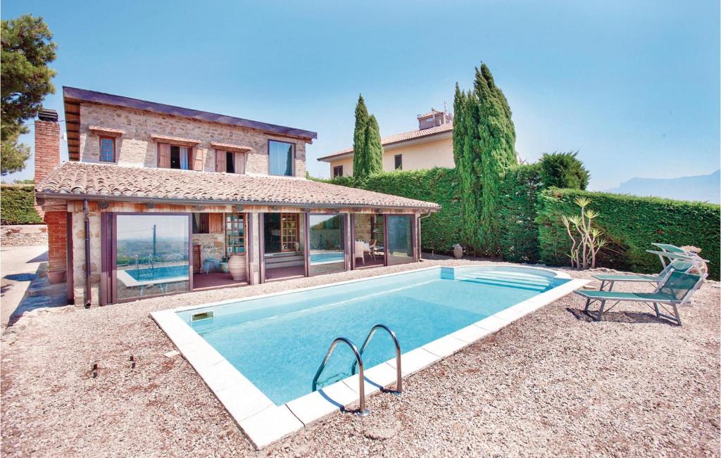 a swimming pool in front of a house at Villa Rufolo in Contursi