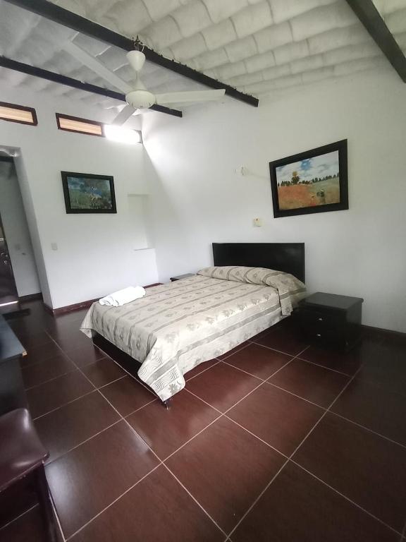 Postel nebo postele na pokoji v ubytování Tacuara Hotel