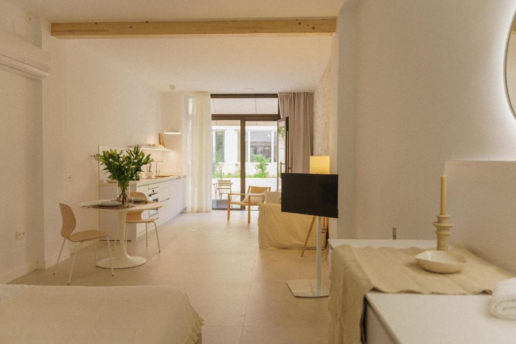 HN Riverside Studio