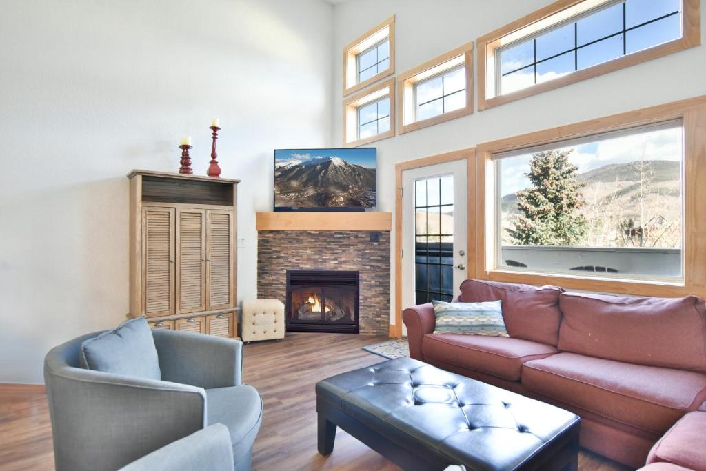 a living room with a couch and a fireplace at La Riva Del Lago Condo: Downtown, Close to Everything! in Dillon