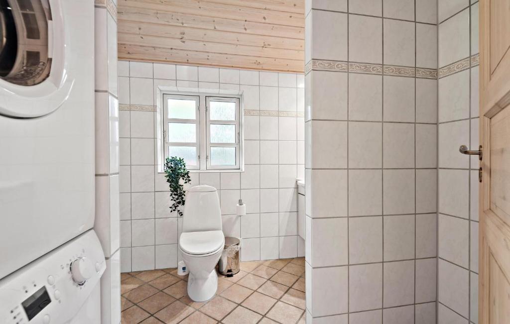 Koupelna v ubytování 2 Bedroom Cozy Home In Hovborg