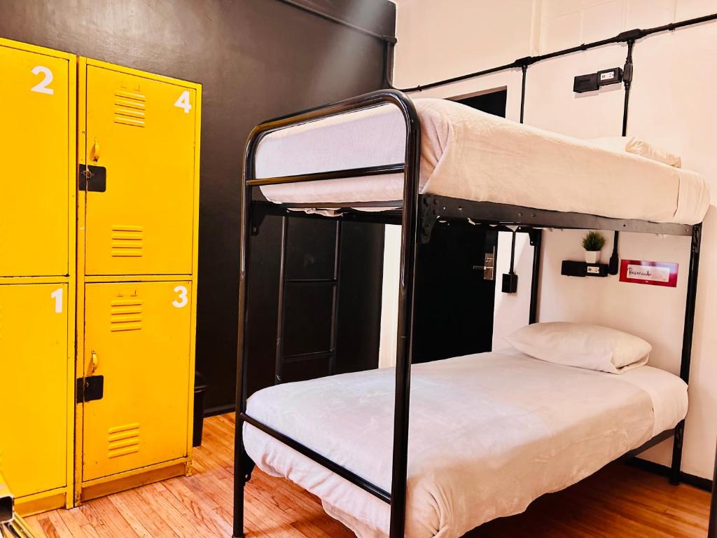 Hostel Mundo Joven Catedral - Bed In 4-Bed Female Dormitory Room Shared Bathroom