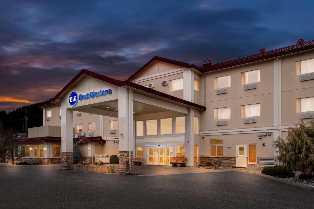 a hotel with a sign on the front of it at Best Western Williams Lake in Williams Lake