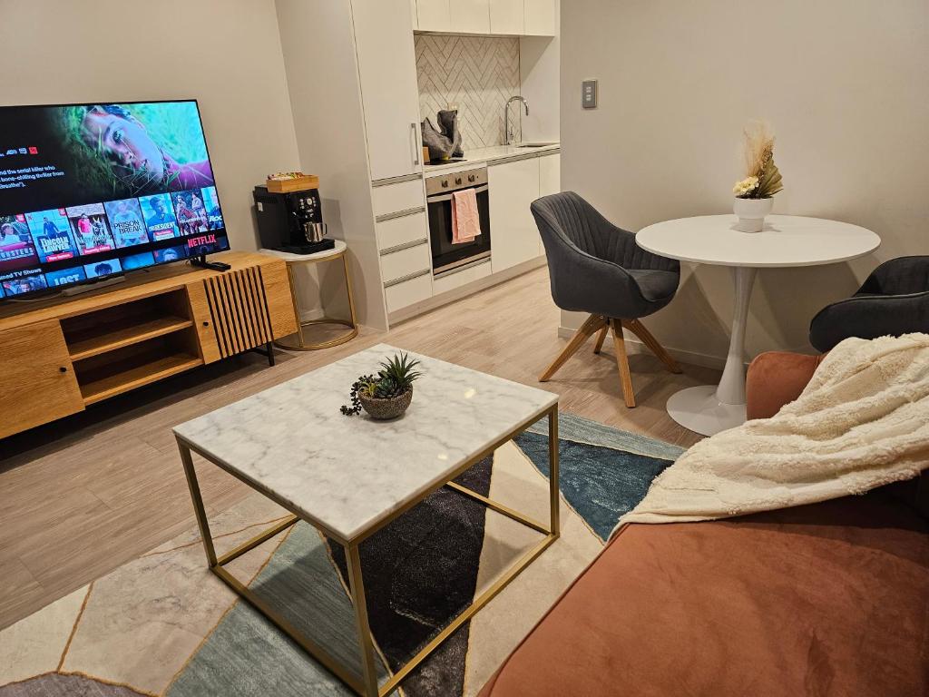 Urban Haven - Spa, Pool and Patio - Resim 6