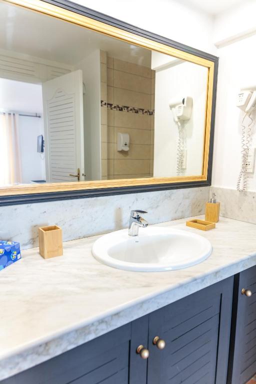 Koupelna v ubytování Appartements avec vue mer à Tartane